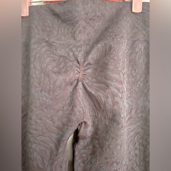 Gymshark Adapt Animal Seamless Leggings - Wild | Musk Lilac size L - Picture 6 of 7